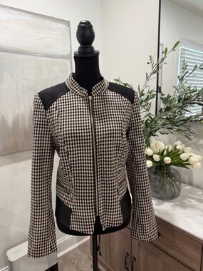 NWOT WHBM Black, White, and Brown Houndstooth Zip-Front Moto Jacket